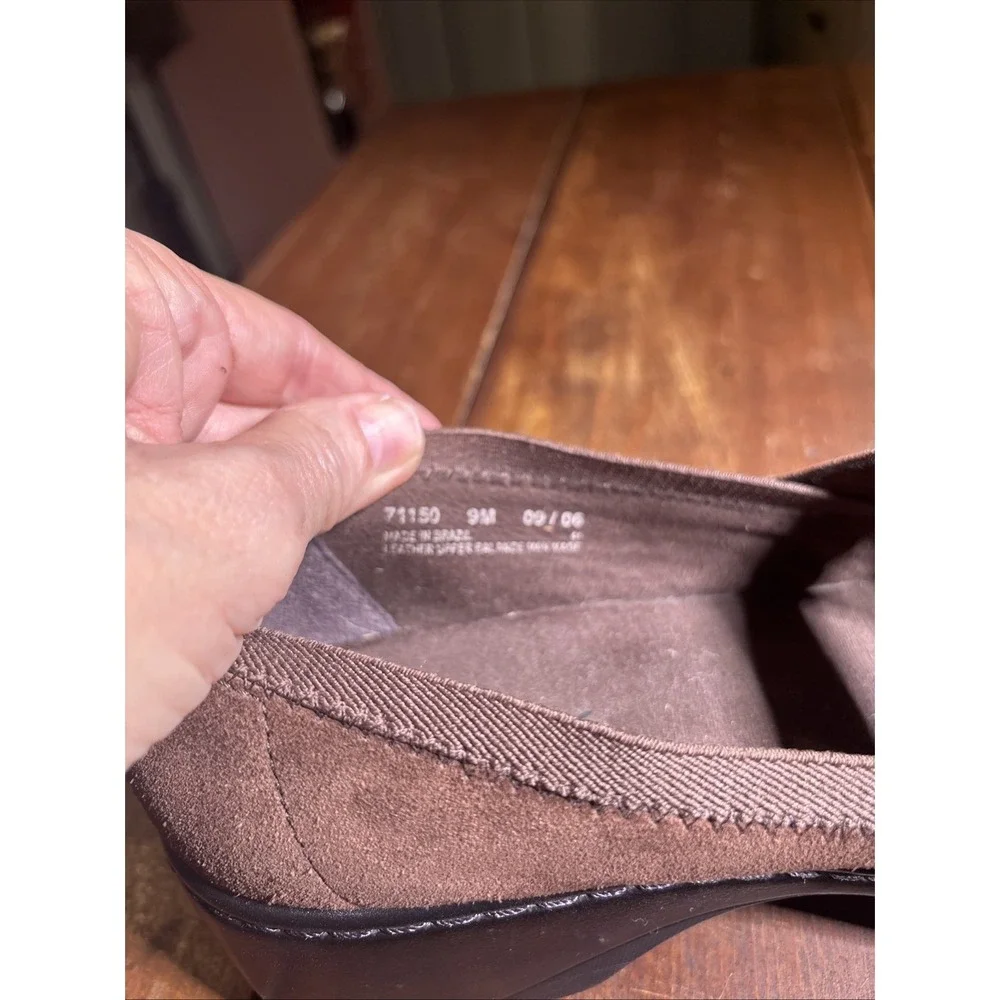 Clark's Suede Mary Jane Silver Buckle‎ Shoes Sz 9 Slip On.